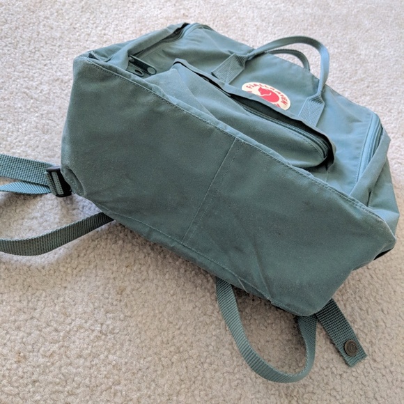 SOLD ⛔ Fjallraven Kanken Classic Backpack - Picture 3 of 7